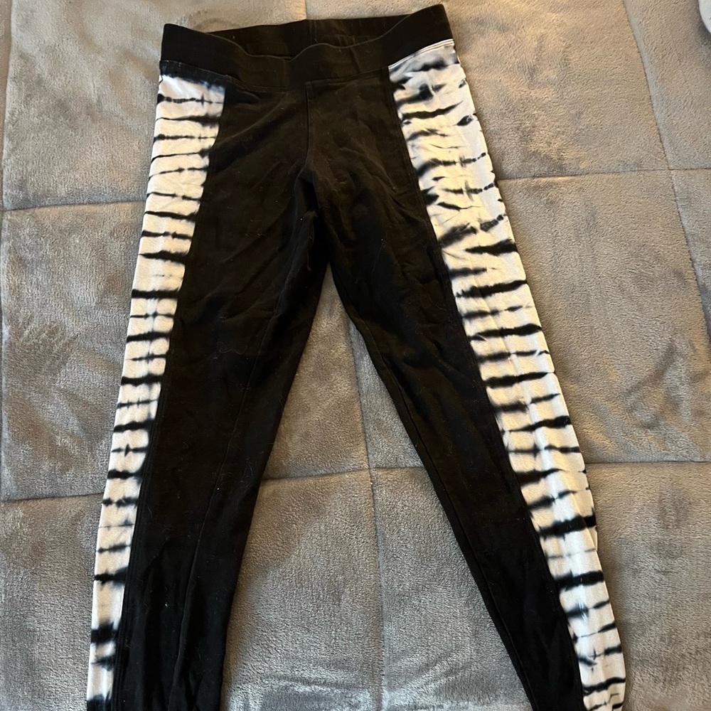 Brand: Express Size: XS Color: Black with a navy blue and white pattern